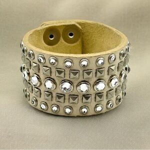 Beautiful Leatherock Wide Leather Crystal Silver Stud Snap Bracelet 7-8”